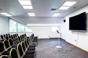 Jak znaleźć dobrą salę konferencyjną
